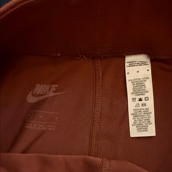 Nike Women's Terracotta Bike Shorts - Picture 2 of 2